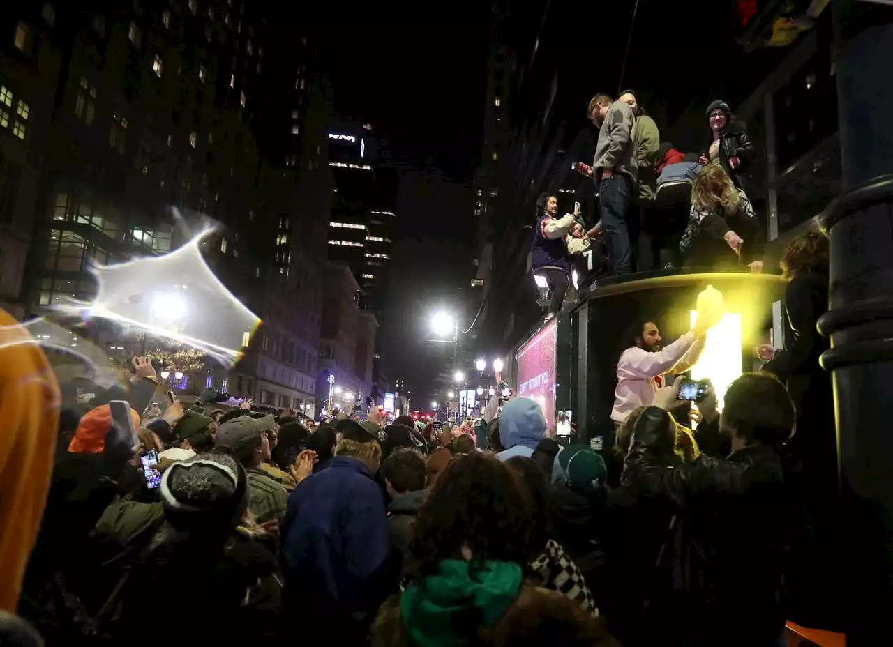 Phily crowd flipped car before Super Bowl started: report