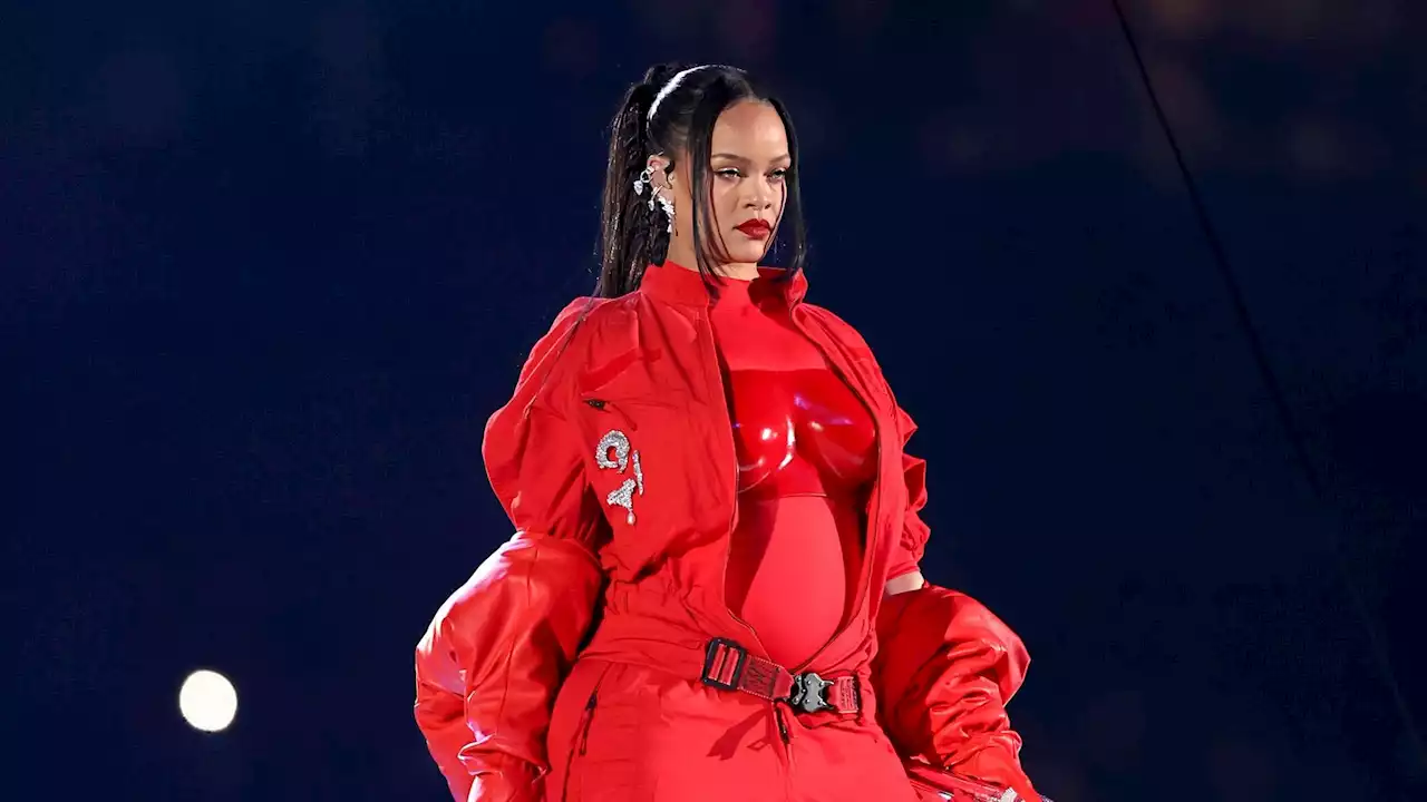 Super-Bowl-Show: Rihanna fackelt die Bühne in Feuerrot ab!