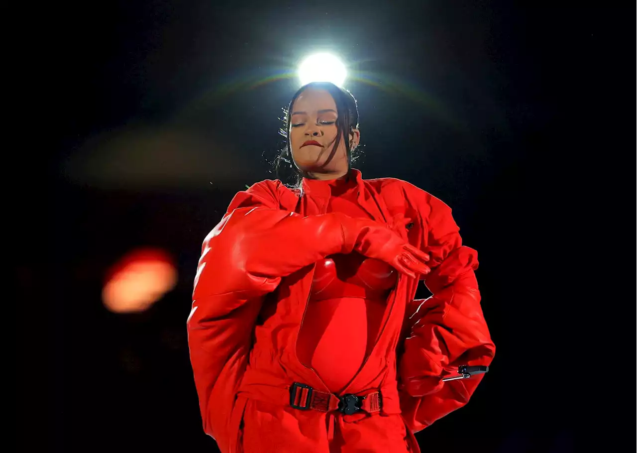 Pregnant Rihanna lights up Super Bowl stage with 'Diamonds'