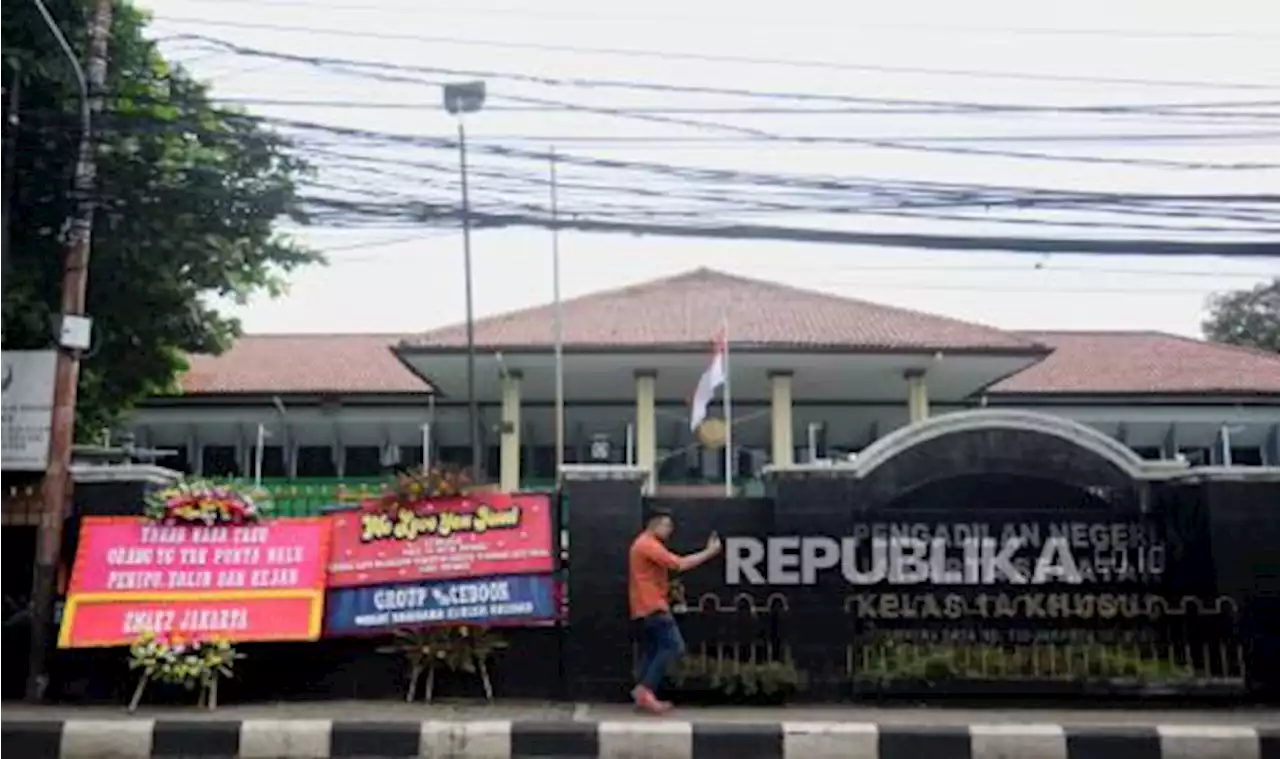 Ibunda Bawa Foto Yosua Hutabarat ke Ruang Sidang Vonis Ferdy Sambo |Republika Online