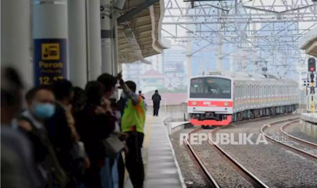 KCI Catat Delapan Juta Orang Jadi Pengguna KRL Selama Awal Februari 2023 |Republika Online