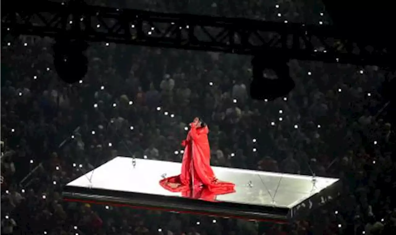 Rihanna Melayang di Halftime Super Bowl 2023 |Republika Online