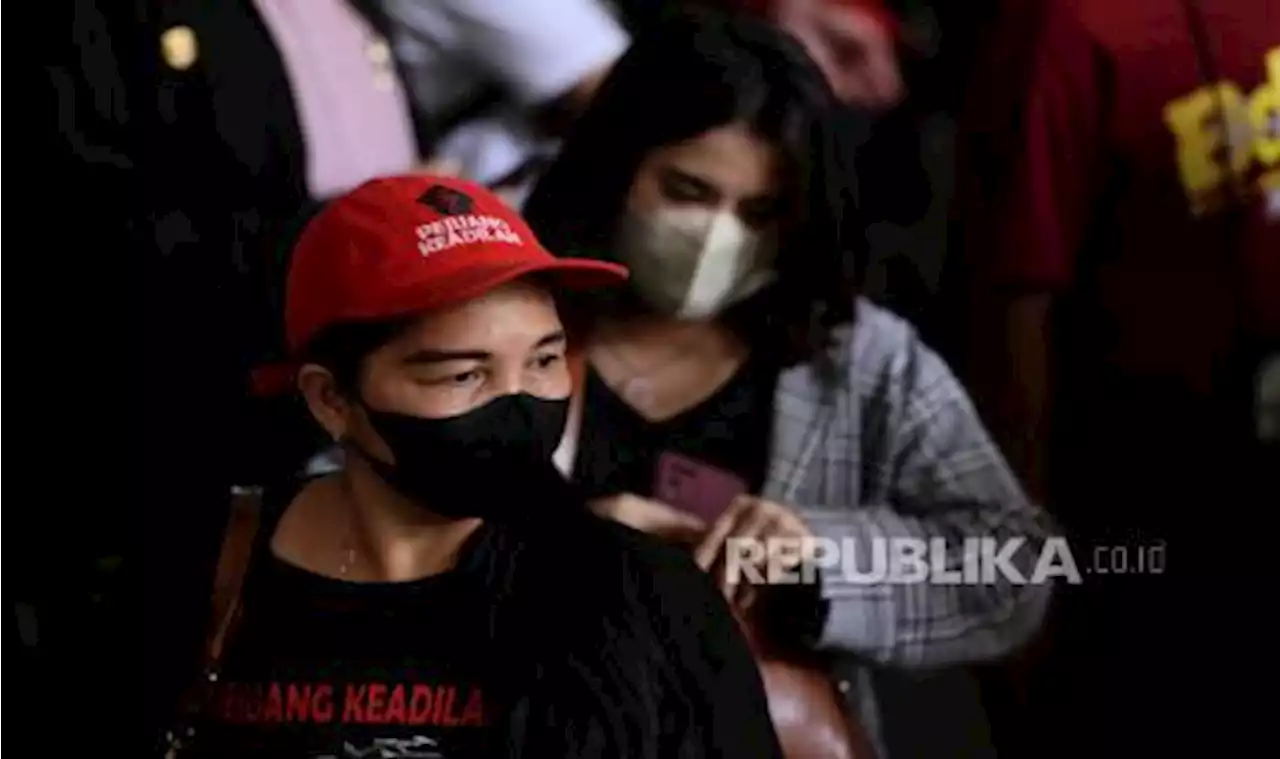 Sambo Divonis Mati, Pendukung Harap Bharada Eliezer Dibebaskan |Republika Online