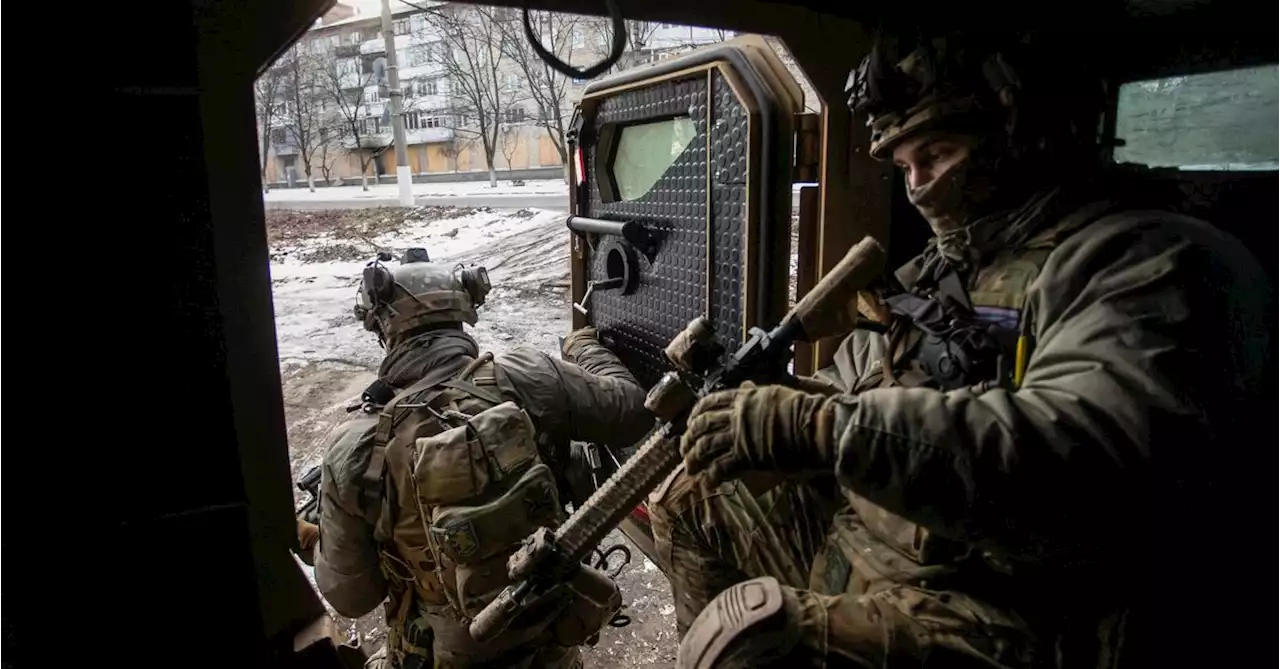 Russian forces bombard Ukraine's Bakhmut in apparent start of major offensive