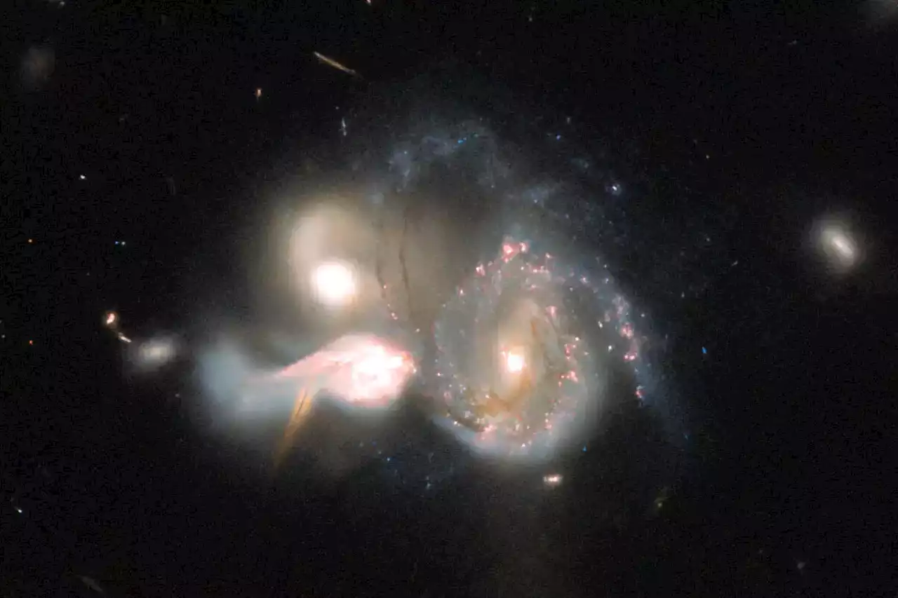 Hubble Captures a Spectacular Triple Galactic Crash Course