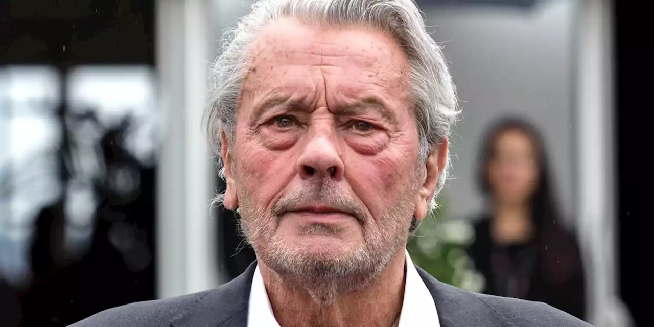 'C’est n'importe quoi' : un proche d’Alain Delon dément le fait qu’il soit à 'l’article de la mort'