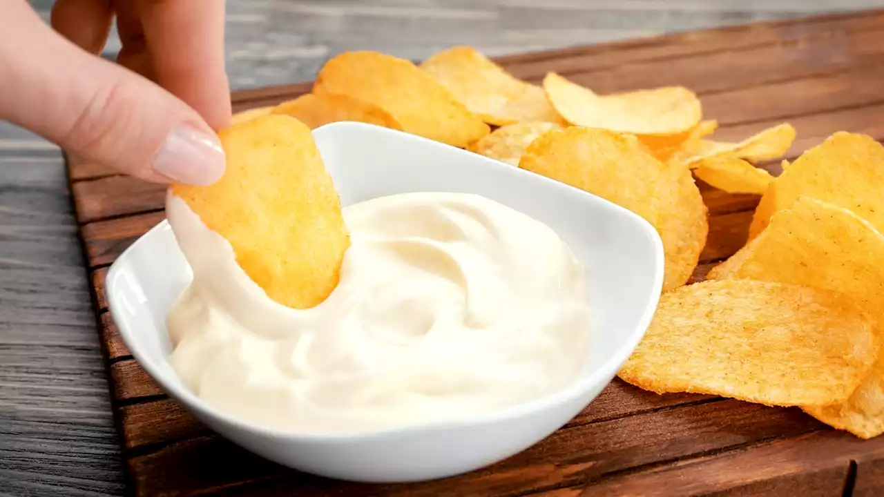 Study: 1 In 20 Americans Develop Carpal Tunnel Syndrome From Repetitive Chip Dipping