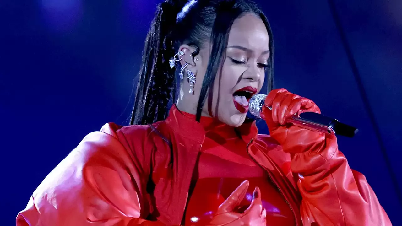 Rihanna is pregnant' trends as Super Bowl halftime show fans freak out