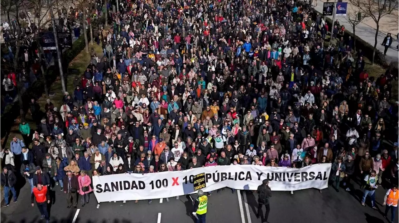 Masiva protesta en Madrid en defensa de la salud pública: los médicos están en huelga indefinida