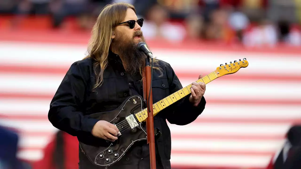 Chris Stapleton's mellow Super Bowl national anthem moves players to tears