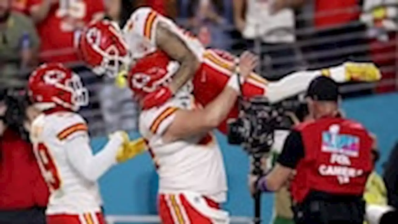 Crafty play-calls, resilience allow Chiefs to take command