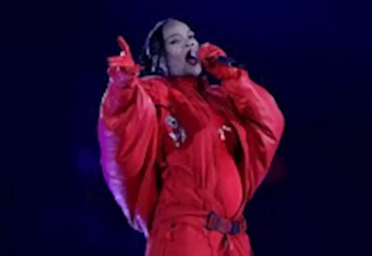 Review: Rihanna fumbled her Super Bowl halftime show, rushing through  snippets of 13 songs in 13 minutes - The San Diego Union-Tribune