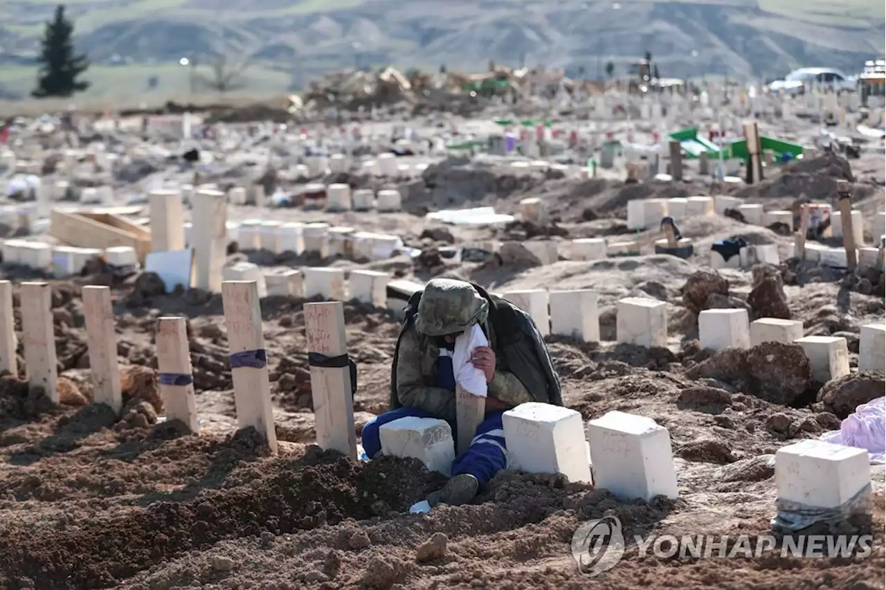 [튀르키예 강진] 배구시합 왔다가 참변…학생선수단 39명 '눈물의 장례식' | 연합뉴스