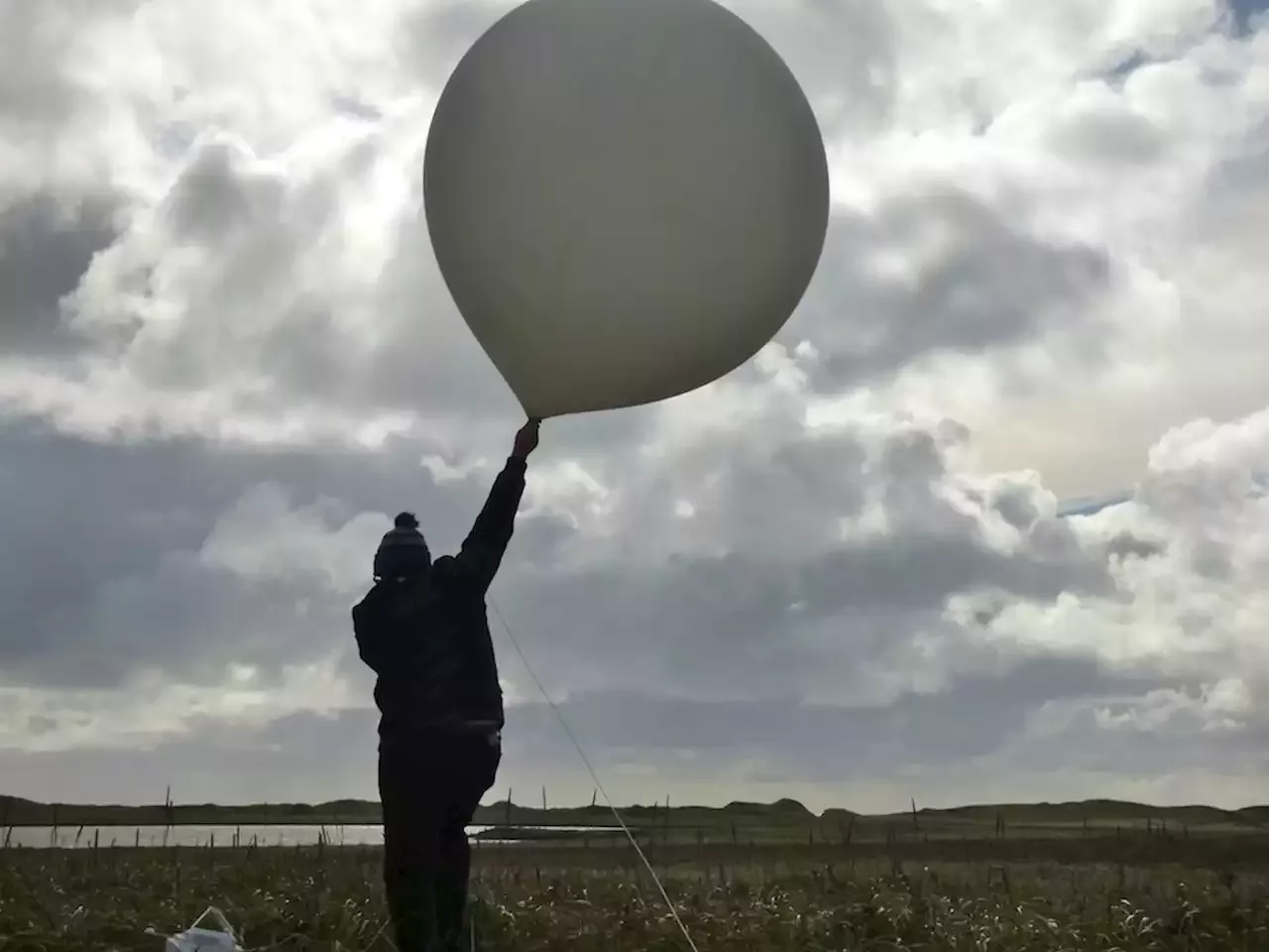 Alaska weather balloons are key in predicting snow's fluffiness ...