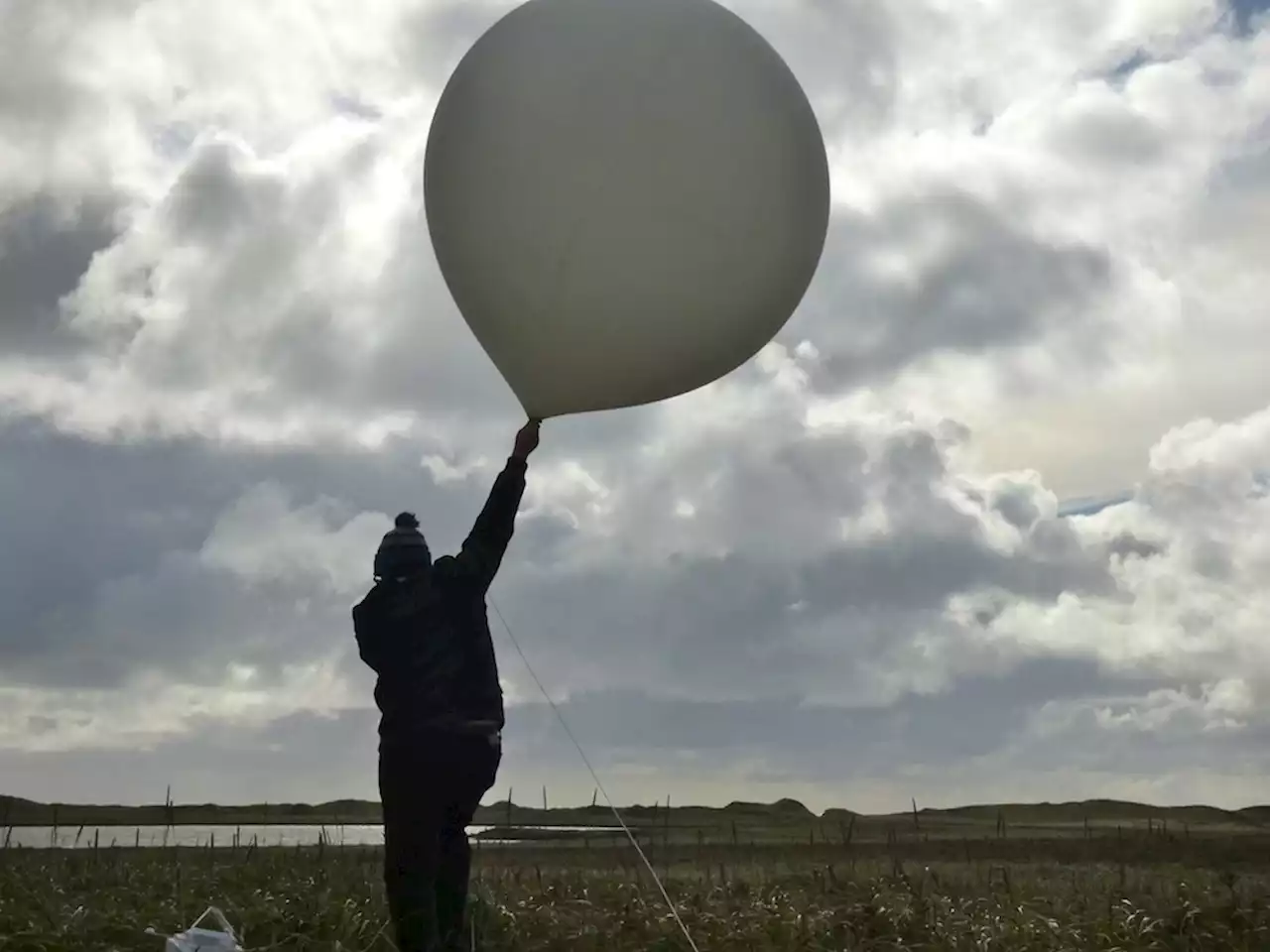 Alaska weather balloons are key in predicting snow's fluffiness