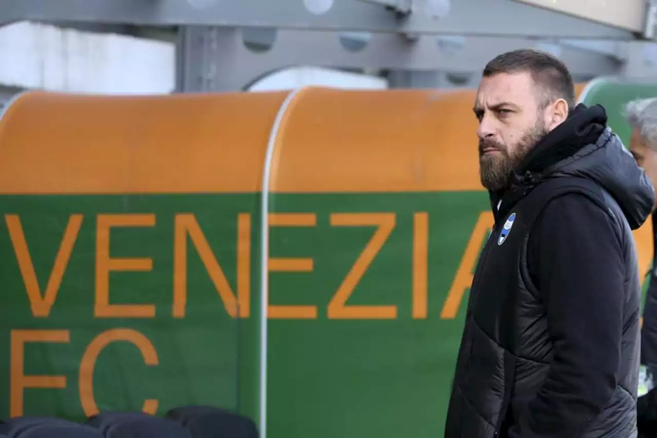 Fatal Venezia per De Rossi: l'esonero è UFFICIALE e anche il suo sostituto - Calciomercato