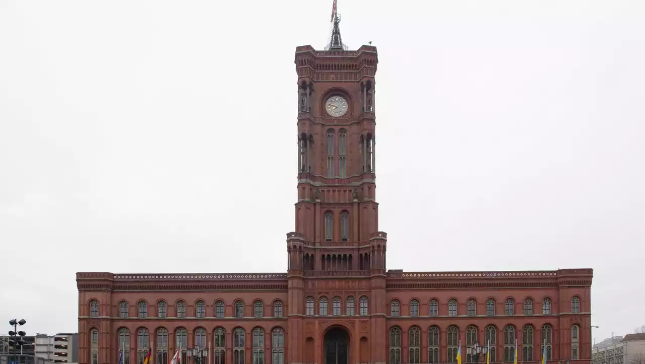 Panne in Berlin: Liegengebliebene Wahlbriefe werden öffentlich ausgezählt