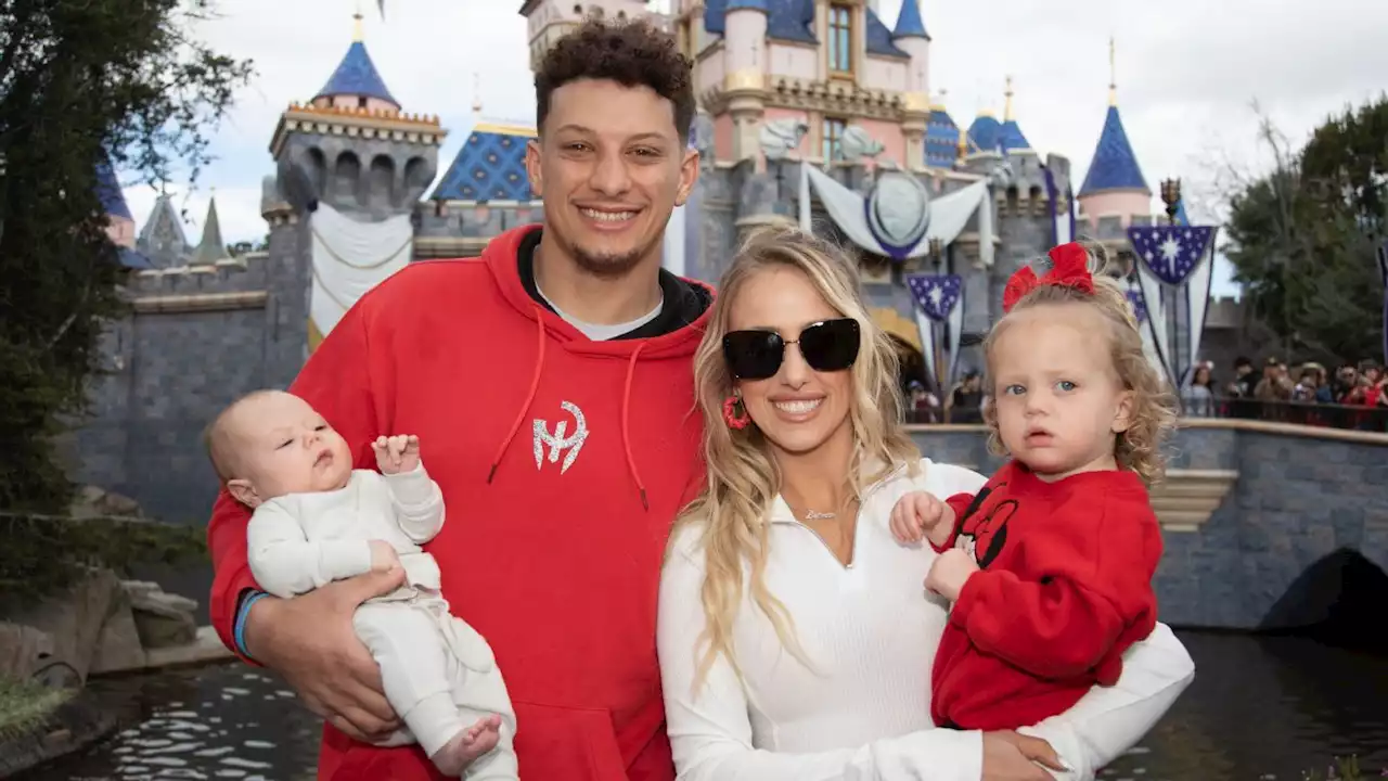 Patrick Mahomes visitó Disneyland por ser el MVP del Super Bowl