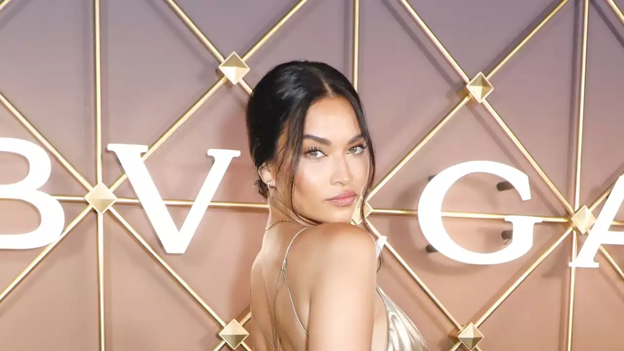 Shanina Shaik sensuelle en haut sans bretelles dans les rues de New York - Grazia