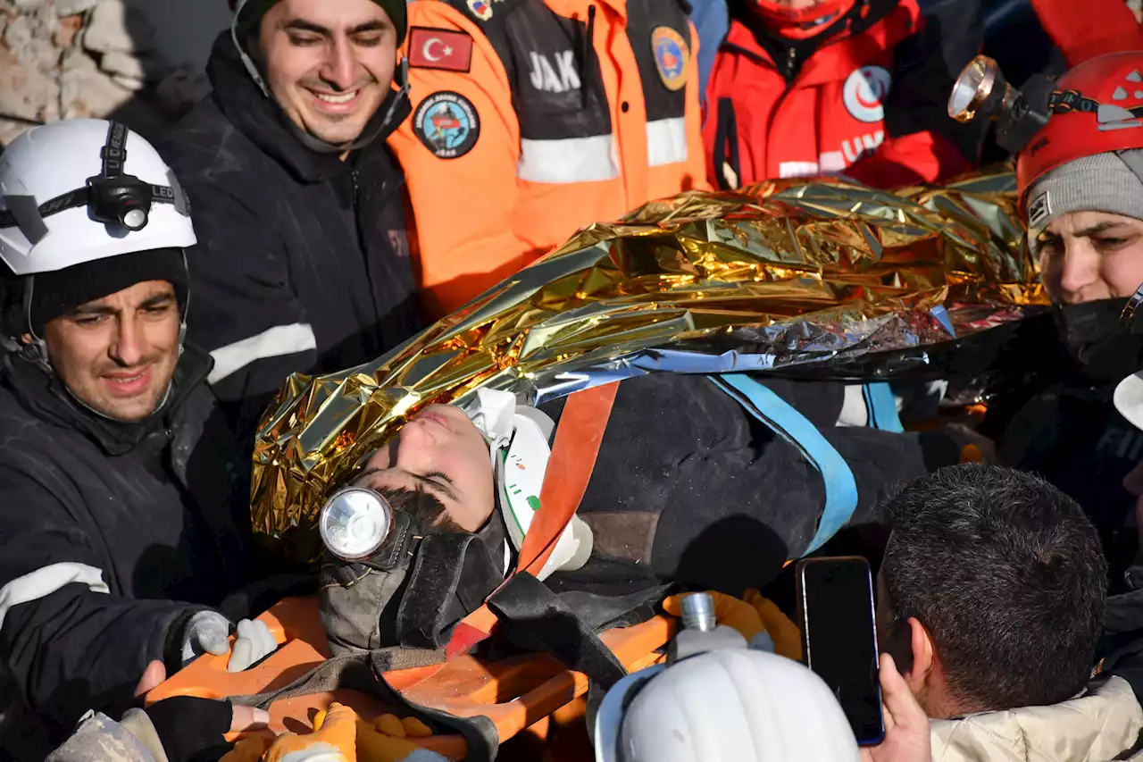 Rescatados tres jóvenes en Turquía tras 198 horas atrapados entre los escombros del terremoto