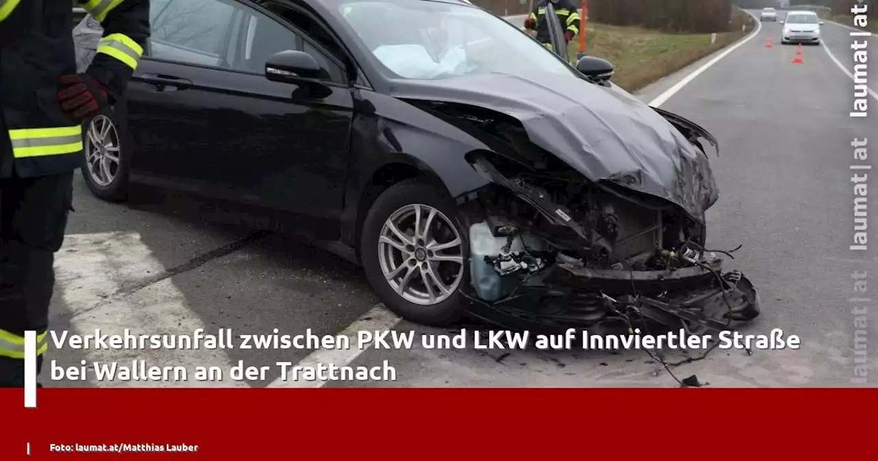 Verkehrsunfall zwischen PKW und LKW auf Innviertler Straße bei Wallern an der Trattnach | laumat|at