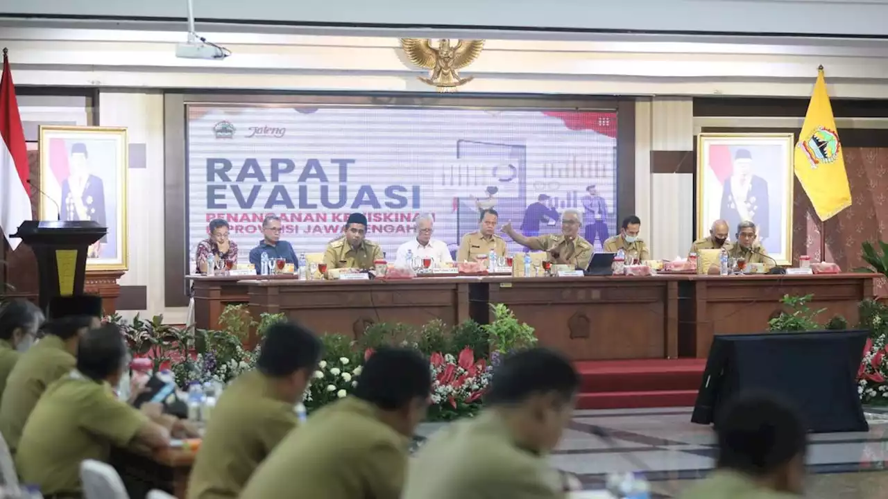 Kumpulkan 17 Bupati, Ganjar Terbitkan SK Tentang Satgas Atasi Kemiskinan Ekstrem