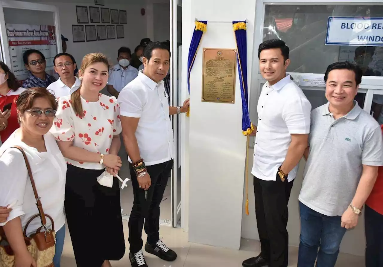 Bulacan prov'l gov't inaugurates blood center, public health building