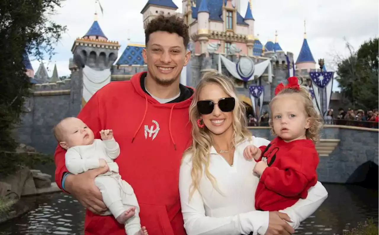 Patrick Mahomes visitó Disneyland tras ganar el Super Bowl