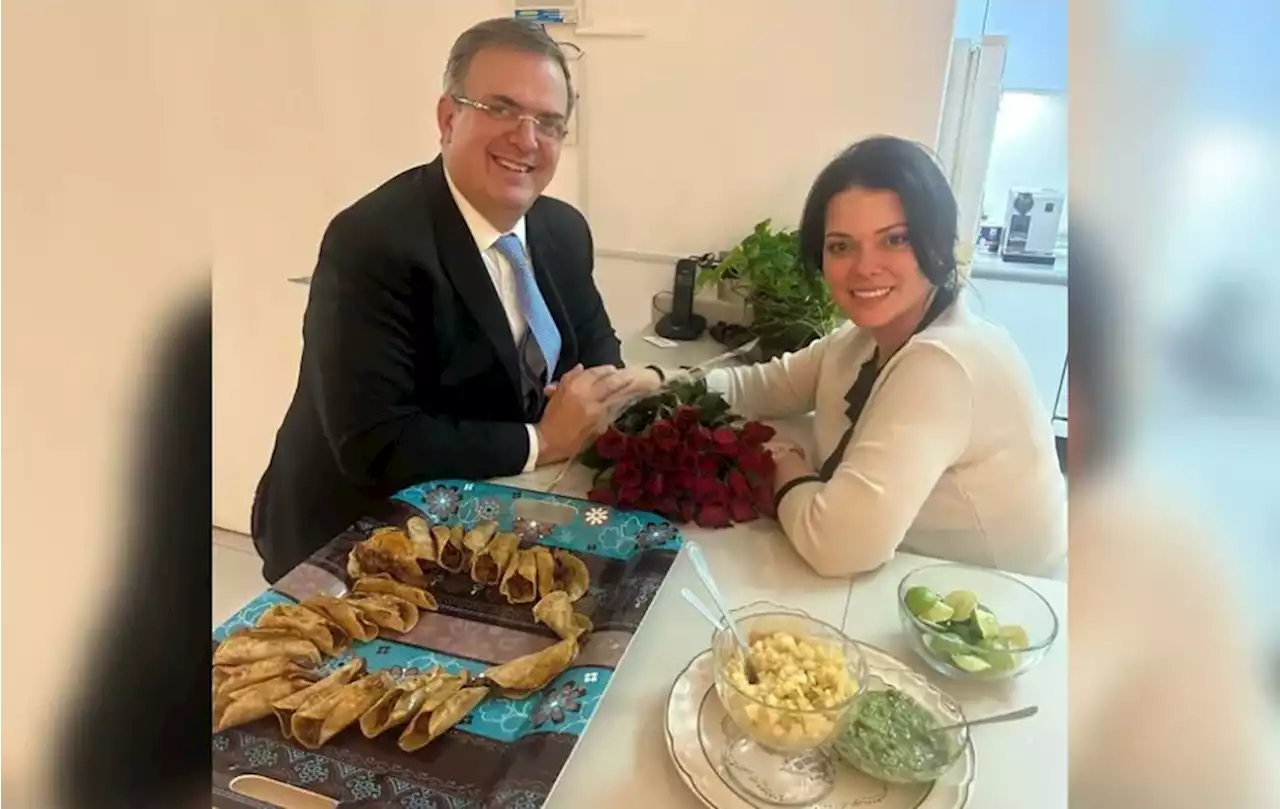 Marcelo Ebrard celebra 14 de febrero con su esposa; le regala tacos