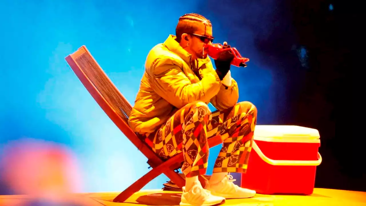 Bad Bunny se cuela en lista 10 artistas mejor pagados según la revista Forbes