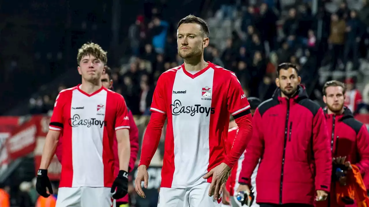 FC Emmen eind februari in roze tenue om aandacht te vragen voor zaadbalkanker