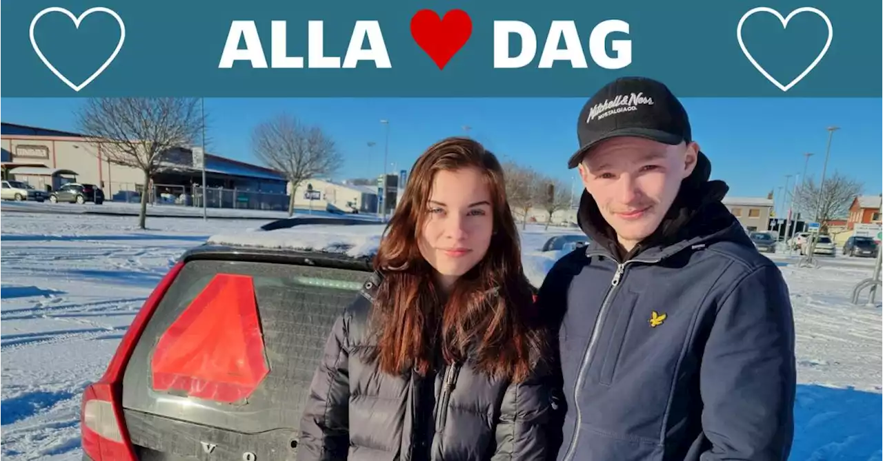 Julia, 17, och Anton, 18, tog a-traktorn till Coop – och blev förälskade