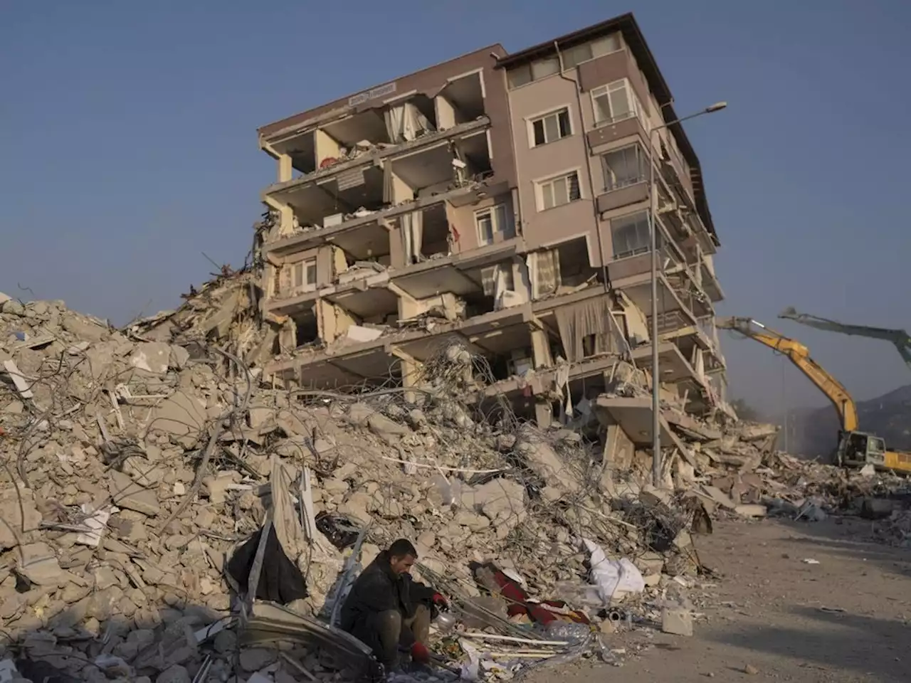 Turkish excavators search in rubble where Canadian woman last heard