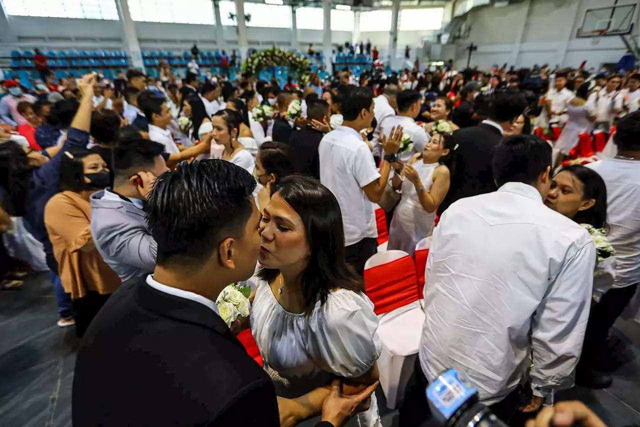 IN PHOTOS: Mayors officiate mass weddings across the Philippines