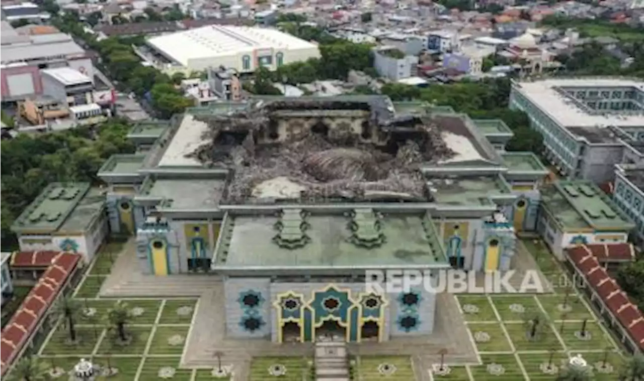 Masjid Jakarta Islamic Center Dibersihkan dan Mulai Direnovasi |Republika Online