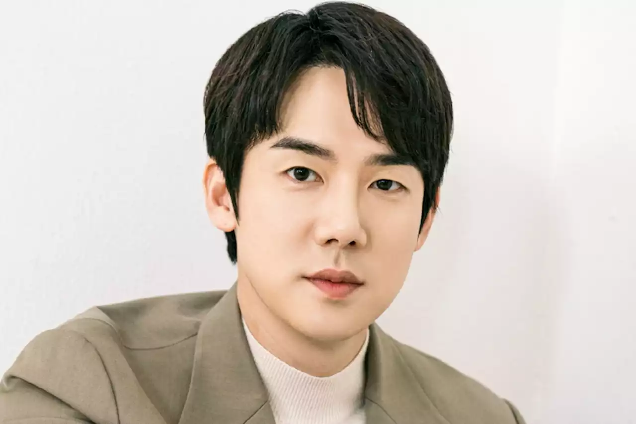 Yoo Yeon Seok On Understanding His Character In “The Interest Of Love,” Getting Encouragement From “Narco-Saints” Co-Star Hwang Jung Min, And More