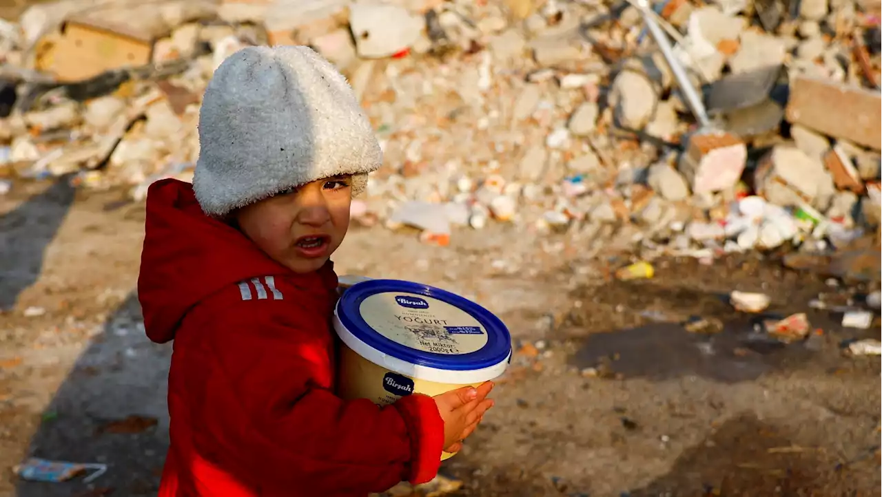 Turkey earthquake survivors sleeping in 'plastic bags' and lack water, bread and electricity