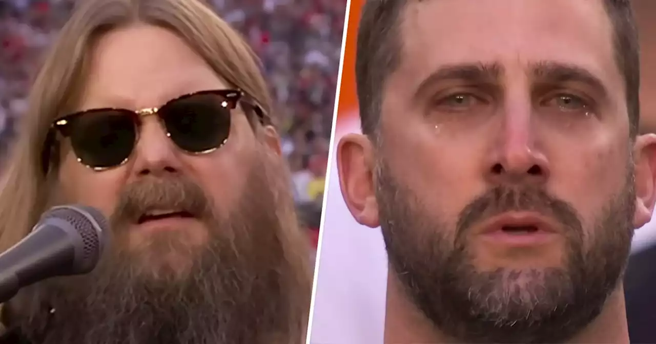 Chris Stapleton reacts to Eagles coach Nick Sirianni tearing up during national anthem