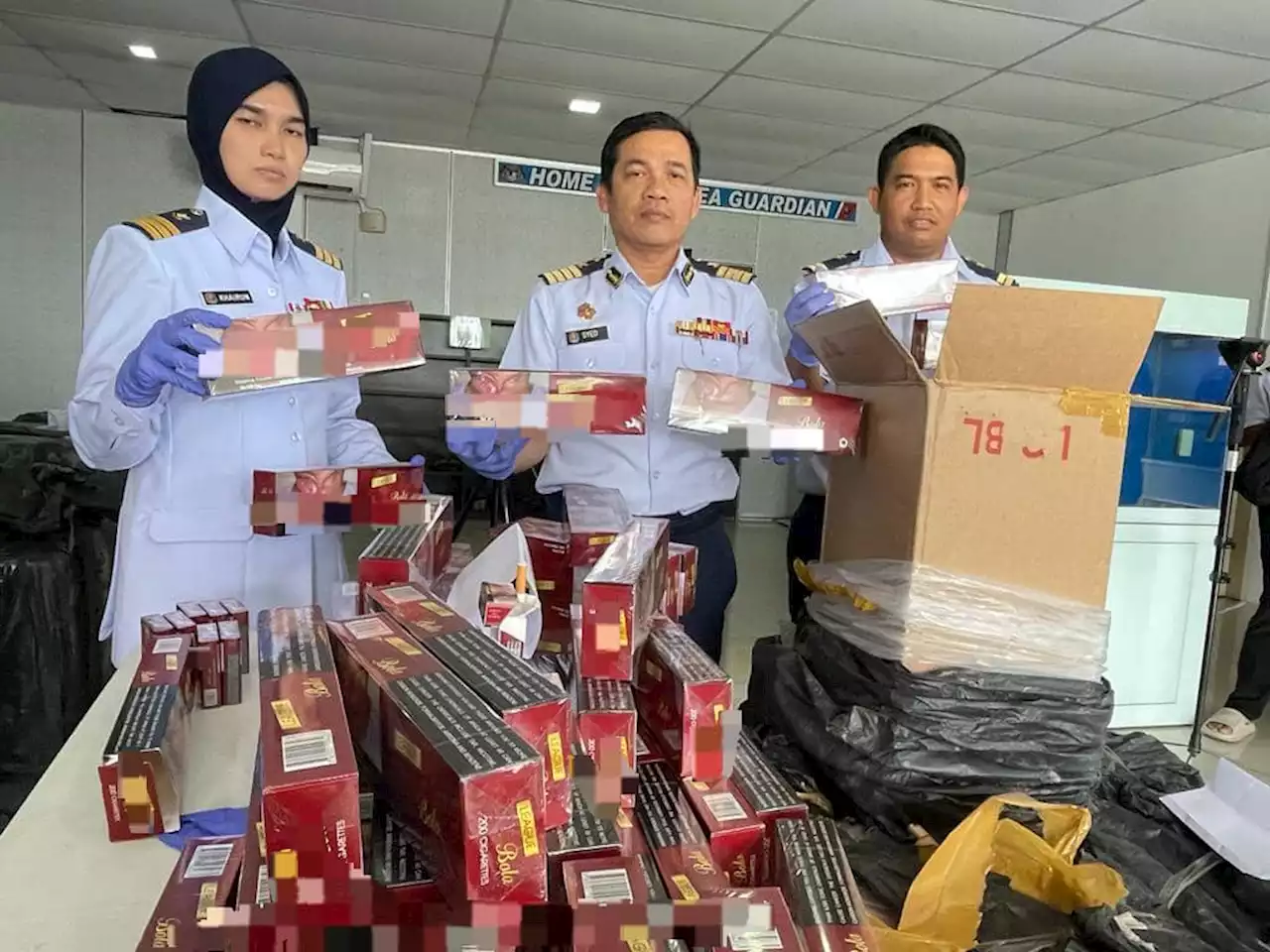 Penyeludup lari tinggalkan 410,000 batang rokok putih