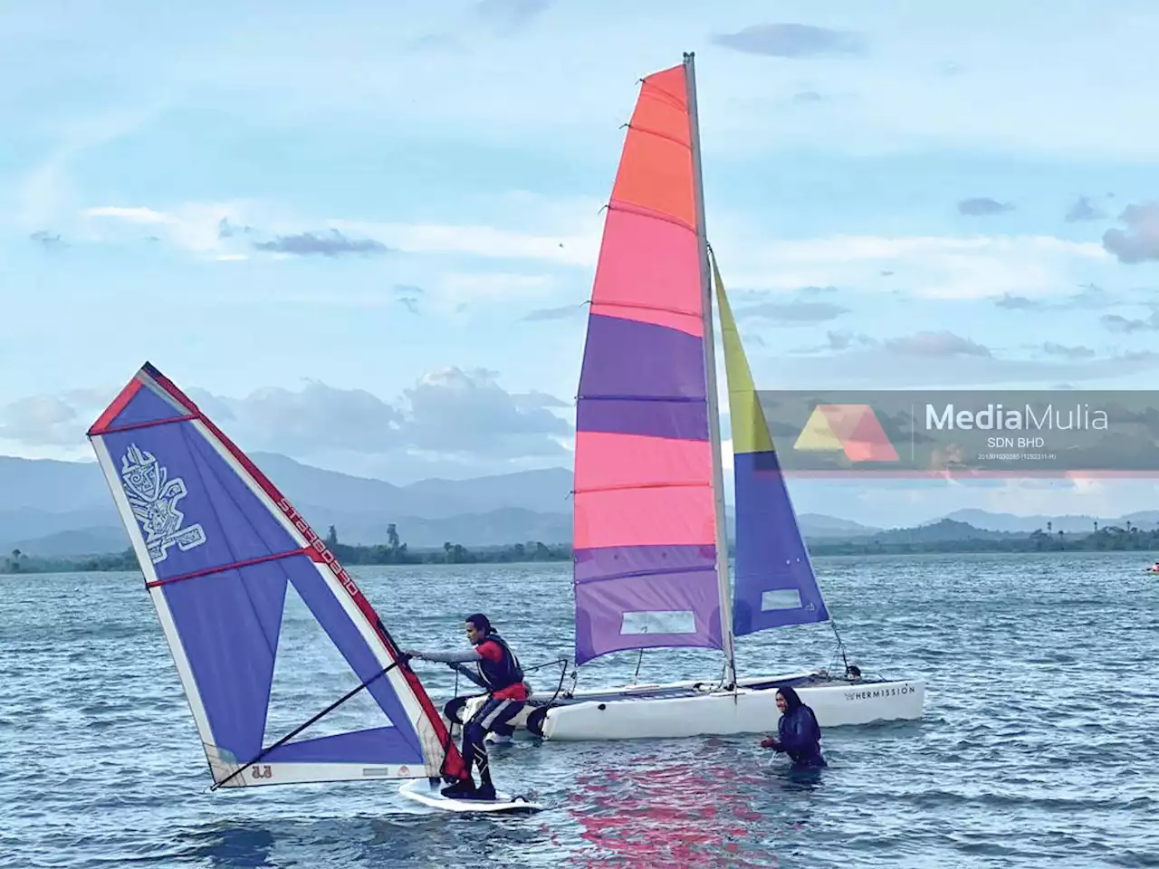 Perahu layar pertama di Malaysia layari tasik