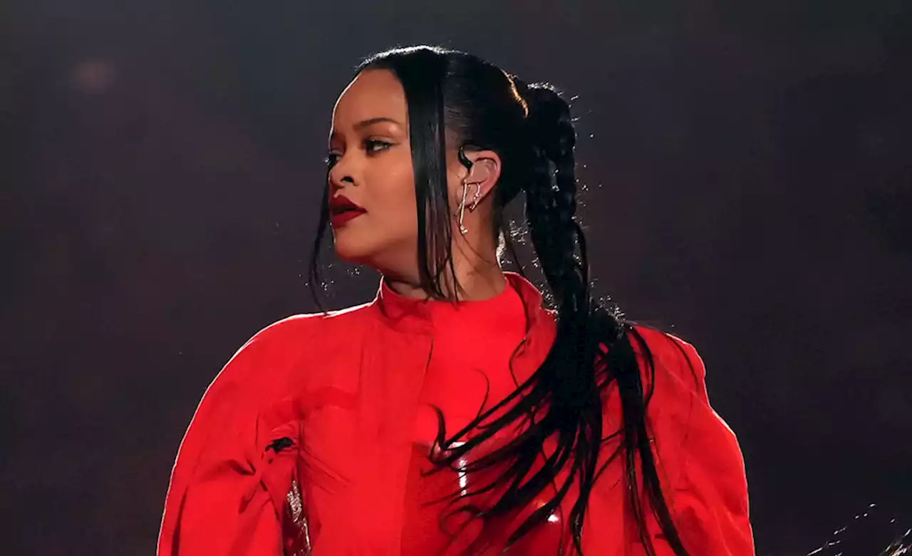 Rihanna’s Mid-performance Makeup Touch-up During Halftime Show Earns Fenty Beauty $5M in Media Impact Value at Super Bowl