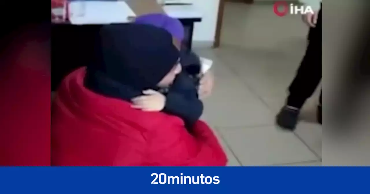 El emotivo reencuentro de un padre y una hija una semana después de los terremotos