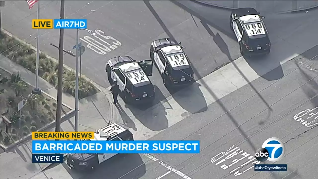 Murder suspect surrenders after standoff with LAPD at Venice motel for hours