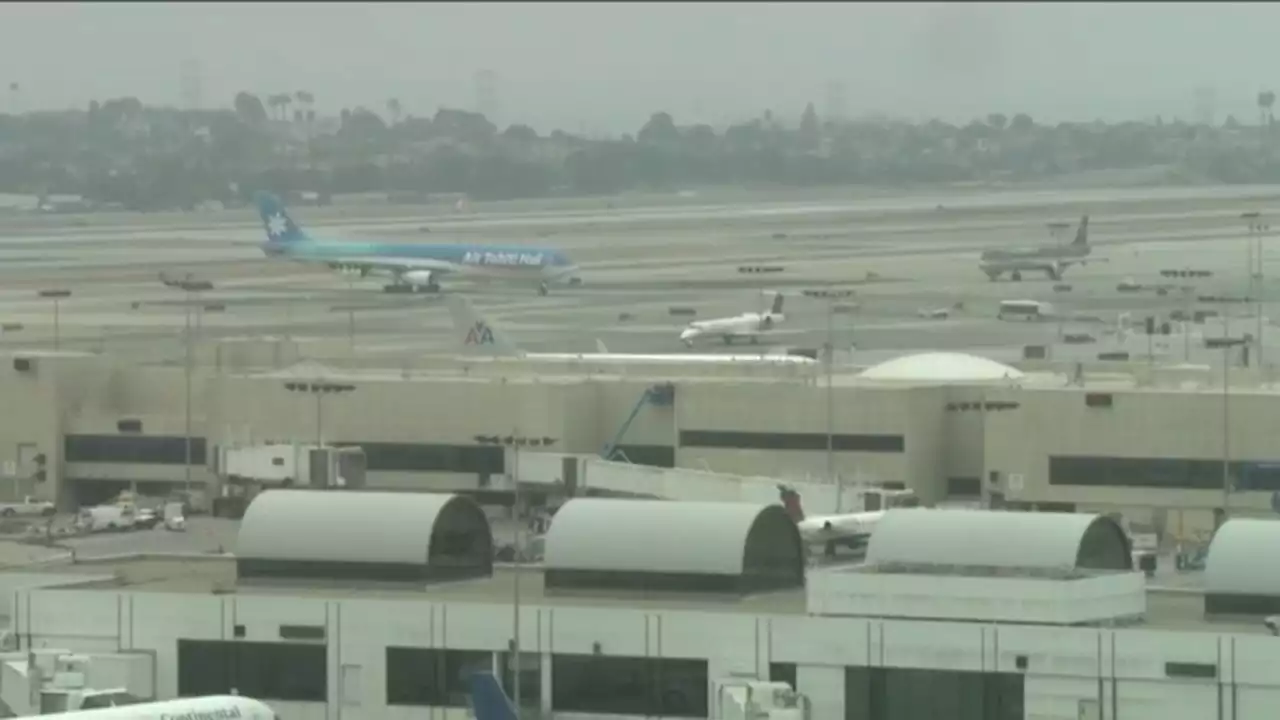 FAA reviewing airline safety after passenger jet near misses