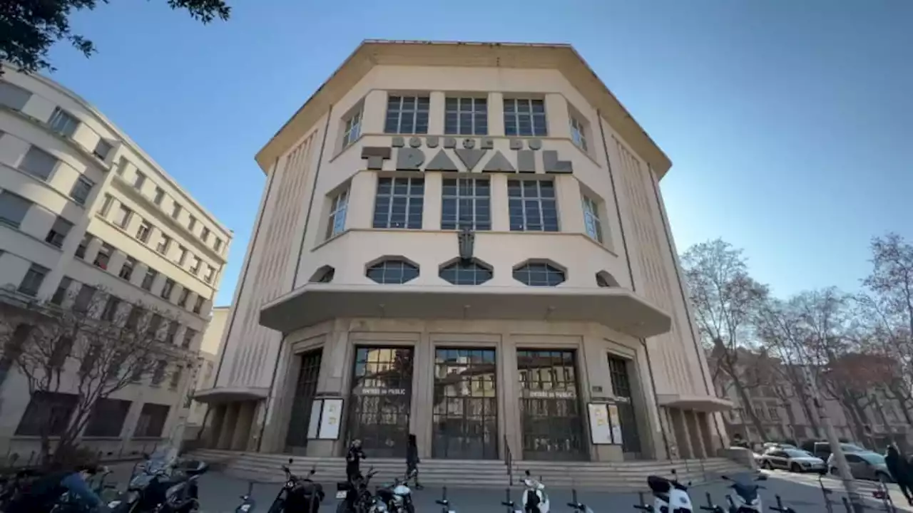 Lyon: la Bourse du travail, partiellement fermée par mesure de sécurité, va pouvoir rouvrir ses portes