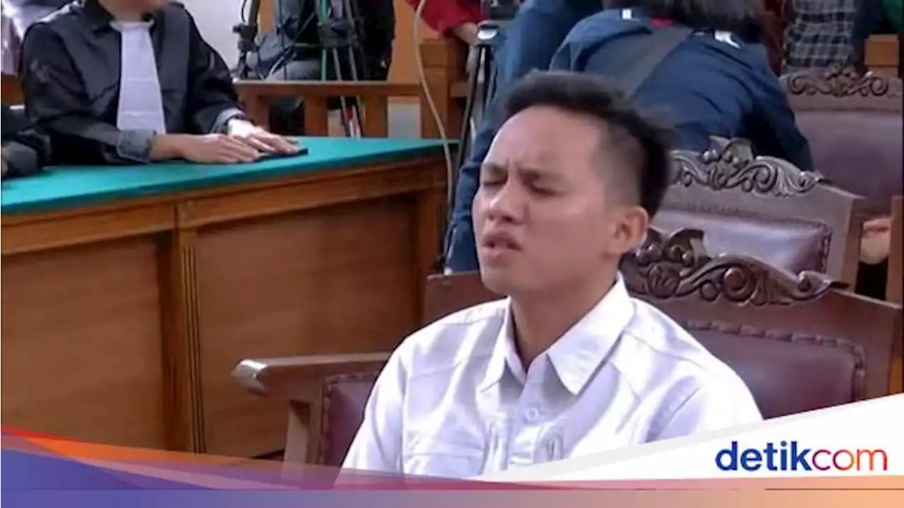 Bharada Richard Eliezer Menangis Usai Divonis 1,5 Tahun Penjara