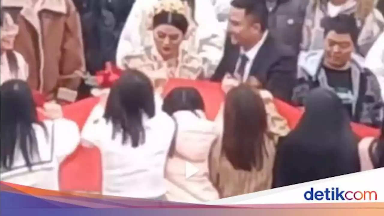 Viral 'Barisan Sakit Hati' Gelar Protes di Pernikahan Mantan, Ini Alasannya