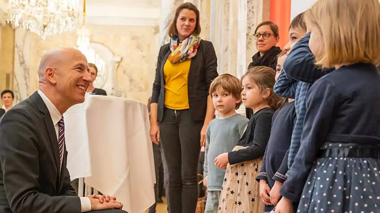 Damit Eltern nicht in Teilzeit müssen: Kocher präsentiert innovatives Konzept 'Kinderarbeit'