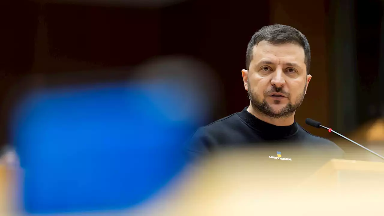 Marcelo condecora Zelensky com a Ordem da Liberdade