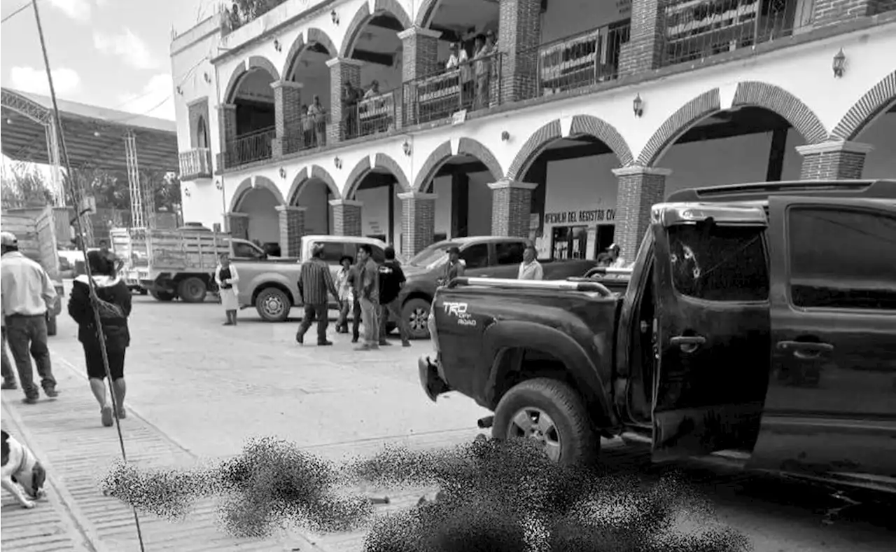 Hijos de exedil, entre las víctimas de enfrentamiento en palacio municipal de Amoltepec, Oaxaca